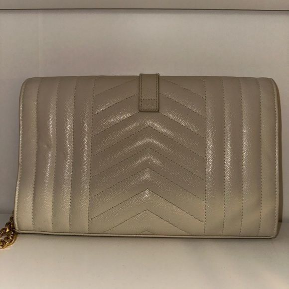 CASSANDRE ENVELOPE CHAIN WALLET IN GRAIN DE POUDRE LEATHER - Picture 2 of 4